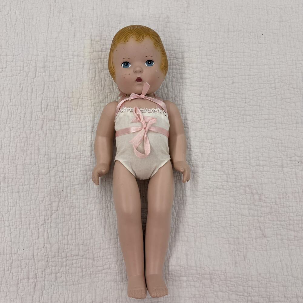 Vintage Daisy Kingdom 1997 DAISY DOLL Light Skin Vinyl 3075-32105 Blonde girl